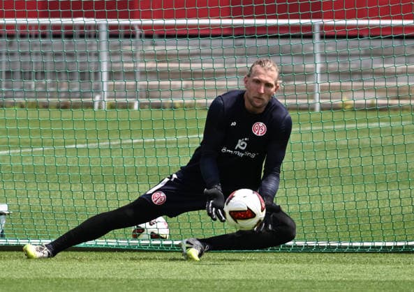 01.07.2026, xsltx, Fussball 1.Bundesliga, FSV Mainz 05 - Trainingsauftakt Saison 2026 27 v.l. Robin Zentner (1. FSV Mainz 05) (DFL DFB REGULATIONS PROHIBIT ANY USE OF PHOTOGRAPHS as IMAGE SEQUENCES and or QUASI-VIDEO) *** July 1, 2026, xsltx, Soccer 1 Bundesliga, FSV Mainz 05 Starts Training for the 2026–27 Season, from left: Robin Zentner, 1 FSV Mainz 05. DFL and DFB regulations prohibit any use of photographs as image sequences and or quasi-video.