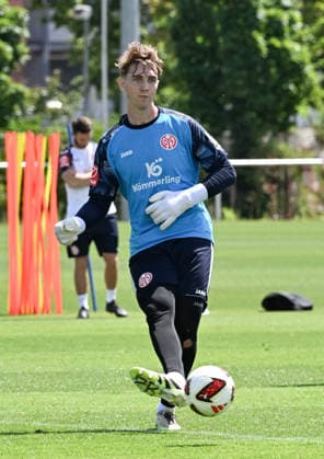 01.07.2026, xsltx, Fussball 1.Bundesliga, FSV Mainz 05 - Trainingsauftakt Saison 2026 27 v.l. Lasse Rieß (1. FSV Mainz 05) (DFL DFB REGULATIONS PROHIBIT ANY USE OF PHOTOGRAPHS as IMAGE SEQUENCES and or QUASI-VIDEO) *** July 1, 2026, xsltx, Soccer 1 Bundesliga, FSV Mainz 05 Start of Training for the 2026–27 Season, photo by Lasse Rieß. 1 FSV Mainz 05. DFL and DFB regulations prohibit any use of photographs as image sequences and or quasi-video.