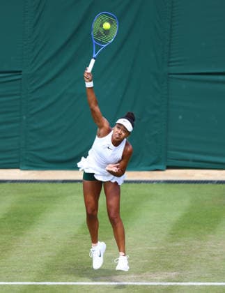 Wimbledon Championships 2026, Day One, AELTC Wimbledon, London, UK - 01 07 2026 Naomi Osaka (JPN) serves during her first round match against Anastasia Gasanova in the 2026 Wimbledon Championships at the AELTC London London AELTC Wimbledon London GBR, UK NEWSPAPERS OUT Copyright: xMarkxGreenwoodx