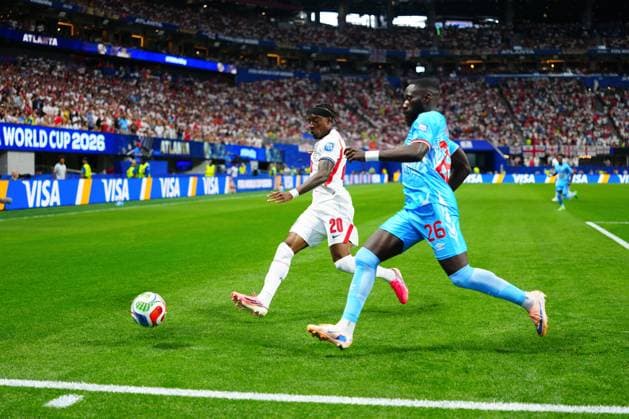 Noni Madueke of England and Arthur Masuaku of Congo DR England v DR Congo, 2026 FIFA World Cup, WM, Weltmeisterschaft, Fussball Group of 32, Football, Atlanta Stadium, Atlanta, Georgia, USA - 01 Jul 2026Atlanta Mercedes-Benz Stadium Georgia (GA) United States of America  Copyright: xJavierxGarcia Shutterstockx 16970375an