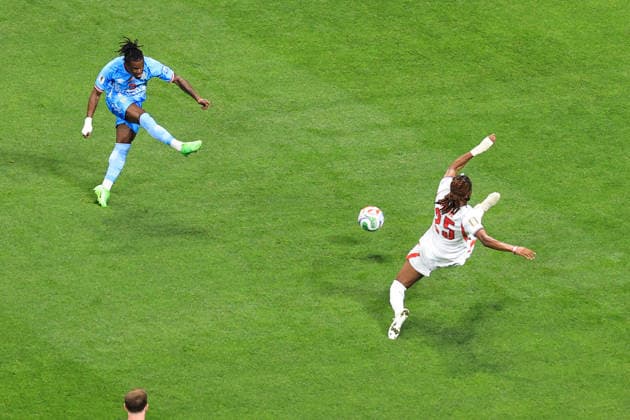 Football - FIFA World Cup, WM, Weltmeisterschaft, Fussball - Round of 32 - Round of 32 - England v DR Congo 1st July 2026 - FIFA World Cup - Round of 32 - England v DR Congo - Brian Cipenga of DR Congo scores their first goal - Photo: Simon Stacpoole Offside. Atlanta USA *** Fußball – FIFA-Weltmeisterschaft – Runde der letzten 32 – Runde der letzten 32 – England gegen DR Kongo – 1. Juli 2026 – FIFA-Weltmeisterschaft – Runde der letzten 32 – England gegen DR Kongo – Brian Cipenga aus der DR Kongo erzielt das erste Tor – Foto: Simon Stacpoole – Abseits – Atlanta, USA  Copyright: xSimonxStacpoolexOffside