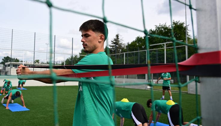 01.07.2026 - Fussball - 2. Bundesliga - Saison 2026 2027 - SpVgg Greuther Fürth Fuerth ( Kleeblatt ) - Training Trainingsauftakt - - xwoxzix - Aaron Keller (16, SpVgg Greuther Fürth )Sacha Banse Bansé (6, SpVgg Greuther Fürth ) *** July 1, 2026 Soccer 2. Bundesliga 2026–2027 Season SpVgg Greuther Fürth Fürth Kleeblatt Training First Day of Training xwoxzix Aaron Keller 16, SpVgg Greuther Fürth Sacha Banse Bansé 6, SpVgg Greuther Fürth