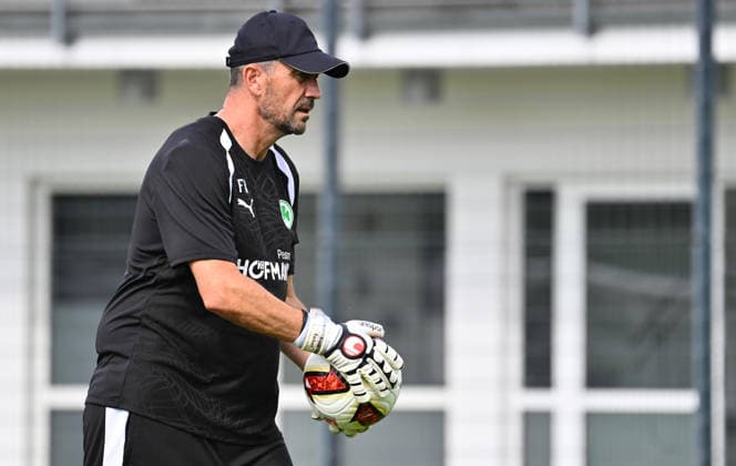 01.07.2026 - Fussball - 2. Bundesliga - Saison 2026 2027 - SpVgg Greuther Fürth Fuerth ( Kleeblatt ) - Training Trainingsauftakt - - xwoxzix - Frank Kackert (Torwarttrainer SpVgg Greuther Fürth ) *** July 1, 2026 Soccer 2. Bundesliga 2026–2027 Season SpVgg Greuther Fürth (Fuerth Kleeblatt) Training First Day of Training xwoxzix Frank Kackert Goalkeeper Coach, SpVgg Greuther Fürth