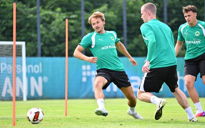 01.07.2026 - Fussball - 2. Bundesliga - Saison 2026 2027 - SpVgg Greuther Fürth Fuerth ( Kleeblatt ) - Training Trainingsauftakt - - xwoxzix - Mathias Flaga Olesen (8, SpVgg Greuther Fürth ) Brynjar Ingi Bjarnason (25, SpVgg Greuther Fürth ) *** July 1, 2026 Soccer 2. Bundesliga 2026–2027 Season SpVgg Greuther Fürth Fürth Kleeblatt Training First Day of Training xwoxzix Mathias Flaga Olesen 8, SpVgg Greuther Fürth Brynjar Ingi Bjarnason 25, SpVgg Greuther Fürth