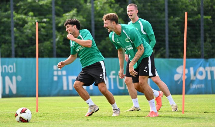 01.07.2026 - Fussball - 2. Bundesliga - Saison 2026 2027 - SpVgg Greuther Fürth Fuerth ( Kleeblatt ) - Training Trainingsauftakt - - xwoxzix - Mehmet Avlayici (44, SpVgg Greuther Fürth ) Noah König (17, SpVgg Greuther Fürth ) Brynjar Ingi Bjarnason (25, SpVgg Greuther Fürth ) *** July 1, 2026 Soccer 2. Bundesliga 2026–2027 Season SpVgg Greuther Fürth (Füroth Kleeblatt) Training First Day of Training xwoxzix Mehmet Avlayici 44, SpVgg Greuther Fürth Noah König 17, SpVgg Greuther Fürth Brynjar Ingi Bjarnason 25, SpVgg Greuther Fürth