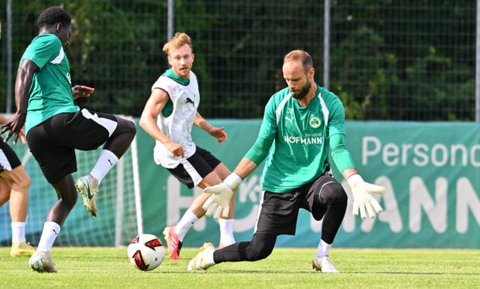01.07.2026 - Fussball - 2. Bundesliga - Saison 2026 2027 - SpVgg Greuther Fürth Fuerth ( Kleeblatt ) - Training Trainingsauftakt - - xwoxzix - Pepe Mendes - Christian Ortag (39, SpVgg Greuther Fürth )ä *** July 1, 2026 Soccer 2. Bundesliga 2026–2027 Season SpVgg Greuther Fürth Fürth Kleeblatt Training Start of Training xwoxzix Pepe Mendes Christian Ortag 39, SpVgg Greuther Fürth ä