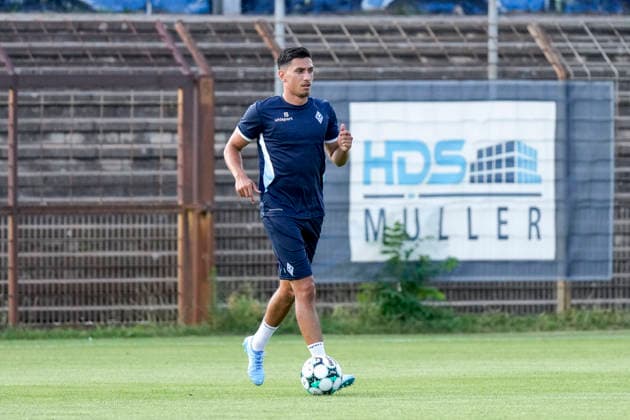 Claudio Kammerknecht (SV Waldhof, 15, Neuzugang), am Ball, Freisteller, Ganzkörper, Einzelbild, Einzelfoto, Aktion, Action, 01.07.2026, Mannheim (Deutschland), Fussball, 3. Liga, Trainingsstart SV Waldhof Mannheim, DFB DFL REGULATIONS PROHIBIT ANY USE OF PHOTOGRAPHS AS IMAGE SEQUENCES AND OR QUASI-VIDEO. *** Claudio Kammerknecht, SV Waldhof, 15, new signing, on the ball, cutout, full-body, single frame, single photo, action, July 1, 2026, Mannheim, Germany, soccer, 3rd Division, start of training for SV Waldhof Mannheim, DFB and DFL regulations prohibit any use of photographs as image sequences and or quasi-video xozx