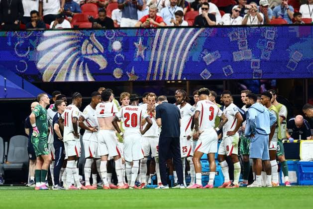 Harry Kane of England shows a look of dejection during the hydration break England v DR Congo, 2026 FIFA World Cup, WM, Weltmeisterschaft, Fussball Group of 32, Football, Atlanta Stadium, Atlanta, Georgia, USA - 01 Jul 2026Atlanta Mercedes-Benz Stadium Georgia (GA) United States of America  Copyright: xMIchaelxZemanek Shutterstockx 16970378af