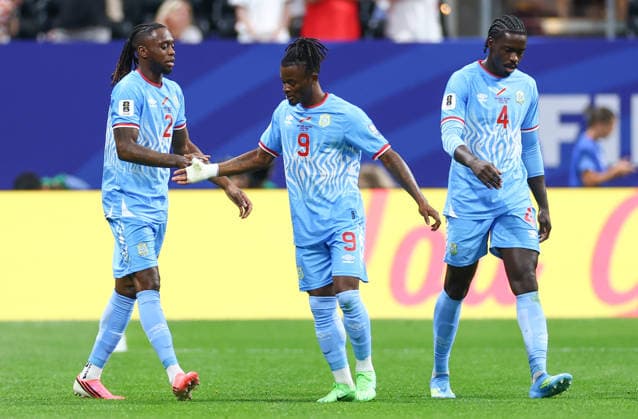 DR Congo s Brian Cipenga (9) celebrates with Aaron Wan-Bissaka and Axel Tuanzebe after scoring a goal against England in the first half of a Round of 32 FIFA World Cup, WM, Weltmeisterschaft, Fussball match at Atlanta Stadium in Atlanta, Georgia, on Wednesday, July 1, 2026.  ATL20260701906 CHRISTIANxBRUNSKILL