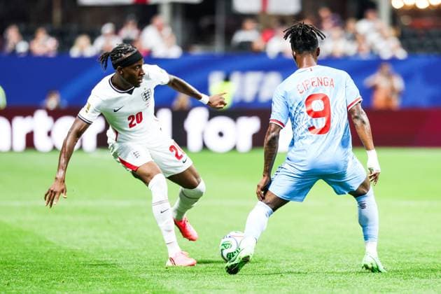 RECORD DATE NOT STATED FIFA World Cup, WM, Weltmeisterschaft, Fussball 2026 - Round of 32 - England v DR Congo Noni Madueke player of England and Brian Cipenga player of DR Congo during the FIFA World Cup 2026 Round of 32 match between England and DR Congo, at Atlanta Stadium, in Atlanta, United States, on Wednesday, July 01, 2026.(Foto: Vanessa Carvalho Brazil Photo Press IMAGO) Sports Copyright: xVanessaxCarvalhox