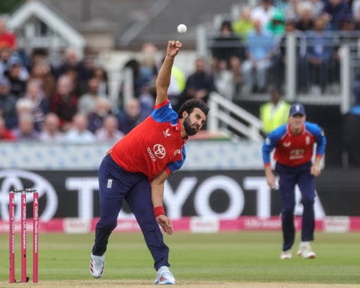 First Vitality T20 International England v India Saqib Mahmood of England delivers the ball during the First Vitality T20 international match, Länderspiel, Nationalmannschaft England vs India at Banks Homes Riverside Stadium, Chester-le-street, United Kingdom on 01 July 2026 (Photo by Mark Cosgrove News Images) Chester-le-street Banks Homes Riverside Stadium County Durham United Kingdom Copyright: xMarkxCosgrove NewsxImagesx