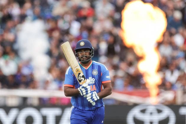 First Vitality T20 International England v India Sanju Samson of India leaves the field of play after being dismissed during the First Vitality T20 international match, Länderspiel, Nationalmannschaft England vs India at Banks Homes Riverside Stadium, Chester-le-street, United Kingdom on 01 July 2026 (Photo by Mark Cosgrove News Images) Chester-le-street Banks Homes Riverside Stadium County Durham United Kingdom Copyright: xMarkxCosgrove NewsxImagesx