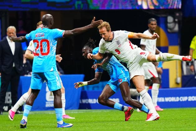 England v DR Congo - FIFA World Cup, WM, Weltmeisterschaft, Fussball 2026 - Round of 32 ATLANTA, USA - JULY 1: Harry Kane (9) of England in action against Ngal’ayel Mukau of DR Congo during 2026 FIFA World Cup Round of 32 match between England and DR Congo at Mercedes-Benz Stadium (Atlanta Stadium) in Atlanta, Georgia, United States on July 1, 2026. Evrim Aydin Anadolu Georgia United States. Editorial use only. Please get in touch for any other usage.  Copyright: x2026xAnadoluxEvrimxAydinx