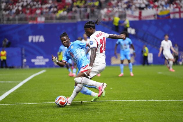 England v DR Congo - FIFA World Cup, WM, Weltmeisterschaft, Fussball 2026 - Round of 32 ATLANTA, USA - JULY 1: Noni Madueke (R) of England kicks the ball during the 2026 FIFA World Cup Round of 32 match between England and DR Congo at Mercedes-Benz Stadium (Atlanta Stadium) in Atlanta, Georgia, United States on July 1, 2026. Jose Hernandez Anadolu Georgia United States. Editorial use only. Please get in touch for any other usage.  Copyright: x2026xAnadoluxJosexHernandezx