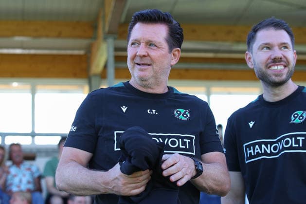 01.07.2026, xtgx, Fussball Testspiel, TSV Pattensen - Hannover 96 emspor, v.l. Christian Titz (Hannover, Trainer) (DFL DFB REGULATIONS PROHIBIT ANY USE OF PHOTOGRAPHS as IMAGE SEQUENCES and or QUASI-VIDEO) Pattensen *** July 1, 2026, xtgx, soccer exhibition match, TSV Pattensen vs. Hannover 96, from left: Christian Titz (Hannover), coach. DFL and DFB regulations prohibit any use of photographs as image sequences and or quasi-video footage. Pattensen