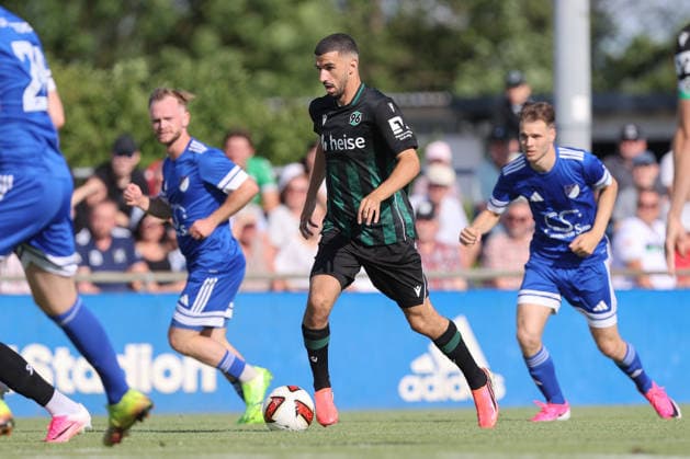 01.07.2026, xtgx, Fussball Testspiel, TSV Pattensen - Hannover 96 emspor, v.l. Waniss Taibi (Hannover) (DFL DFB REGULATIONS PROHIBIT ANY USE OF PHOTOGRAPHS as IMAGE SEQUENCES and or QUASI-VIDEO) Pattensen *** July 1, 2026, xtgx, soccer exhibition match, TSV Pattensen vs. Hannover 96, from left: Waniss Taibi, Hannover; DFL and DFB regulations prohibit any use of photographs as image sequences and or quasi-video footage; Pattensen