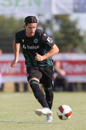 01.07.2026, xtgx, Fussball Testspiel, TSV Pattensen - Hannover 96 emspor, v.l. Jean Hugonet (Hannover) Freisteller, Einzelbild, Ganzkoerper, single frame (DFL DFB REGULATIONS PROHIBIT ANY USE OF PHOTOGRAPHS as IMAGE SEQUENCES and or QUASI-VIDEO) Pattensen *** July 1, 2026, xtgx, Soccer Friendly Match, TSV Pattensen Hannover 96 emspor, from left: Jean Hugonet Hannover, cutout, single frame, full-body, single frame. DFL and DFB regulations prohibit any use of photographs as image sequences and or quasi-video. Pattensen