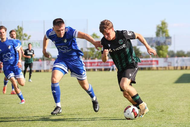 01.07.2026, xtgx, Fussball Testspiel, TSV Pattensen - Hannover 96 emspor, v.l. Tom Hobrecht (Hannover) (DFL DFB REGULATIONS PROHIBIT ANY USE OF PHOTOGRAPHS as IMAGE SEQUENCES and or QUASI-VIDEO) Pattensen *** July 1, 2026, xtgx, soccer exhibition match, TSV Pattensen vs. Hannover 96, from left: Tom Hobrecht, Hannover; DFL and DFB regulations prohibit any use of photographs as image sequences and or quasi-video; Pattensen