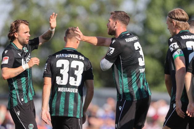 01.07.2026, xtgx, Fussball Testspiel, TSV Pattensen - Hannover 96 emspor, v.l. Boris Tomiak (Hannover, 3) Jubel, Torjubel, jubelt ueber das Tor, celebrate the goal, celebration (DFL DFB REGULATIONS PROHIBIT ANY USE OF PHOTOGRAPHS as IMAGE SEQUENCES and or QUASI-VIDEO) Pattensen *** July 1, 2026, xtgx, soccer friendly match, TSV Pattensen vs. Hannover 96, from left: Boris Tomiak (Hannover), 3 celebrating, Goal celebration, celebrating the goal, DFL DFB REGULATIONS PROHIBIT ANY USE OF PHOTOGRAPHS as IMAGE SEQUENCES and or QUASI-VIDEO Pattensen
