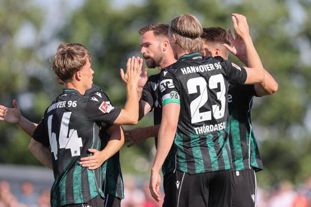 01.07.2026, xtgx, Fussball Testspiel, TSV Pattensen - Hannover 96 emspor, v.l. Boris Tomiak (Hannover, 3) Jubel, Torjubel, jubelt ueber das Tor, celebrate the goal, celebration (DFL DFB REGULATIONS PROHIBIT ANY USE OF PHOTOGRAPHS as IMAGE SEQUENCES and or QUASI-VIDEO) Pattensen *** July 1, 2026, xtgx, soccer friendly match, TSV Pattensen vs. Hannover 96, from left: Boris Tomiak (Hannover), 3 celebrations, Goal celebration, celebrating the goal, DFL DFB REGULATIONS PROHIBIT ANY USE OF PHOTOGRAPHS as IMAGE SEQUENCES and or QUASI-VIDEO Pattensen