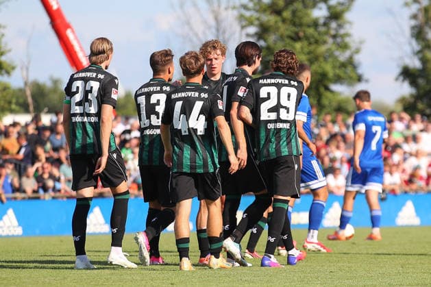 01.07.2026, xtgx, Fussball Testspiel, TSV Pattensen - Hannover 96 emspor, v.l. Boris Tomiak (Hannover, 3) Jubel, Torjubel, jubelt ueber das Tor, celebrate the goal, celebration (DFL DFB REGULATIONS PROHIBIT ANY USE OF PHOTOGRAPHS as IMAGE SEQUENCES and or QUASI-VIDEO) Pattensen *** July 1, 2026, xtgx, soccer friendly match, TSV Pattensen vs. Hannover 96, from left: Boris Tomiak (Hannover), 3 celebrating, Goal celebration, celebrating the goal, DFL DFB REGULATIONS PROHIBIT ANY USE OF PHOTOGRAPHS as IMAGE SEQUENCES and or QUASI-VIDEO Pattensen