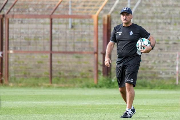 Rui Mota (Trainer, Cheftrainer, SV Waldhof), Freisteller, Ganzkörper, Einzelbild, Einzelfoto, Aktion, Action, 01.07.2026, Mannheim (Deutschland), Fussball, 3. Liga, Trainingsstart SV Waldhof Mannheim, DFB DFL REGULATIONS PROHIBIT ANY USE OF PHOTOGRAPHS AS IMAGE SEQUENCES AND OR QUASI-VIDEO. *** Rui Mota, Coach, Head Coach, SV Waldhof, Cutout, Full Body, Single Image, Single Photo, Action, July 1, 2026, Mannheim, Germany, soccer, 3rd Division, start of training for SV Waldhof Mannheim, DFB and DFL regulations prohibit any use of photographs as image sequences and or quasi-video xozx