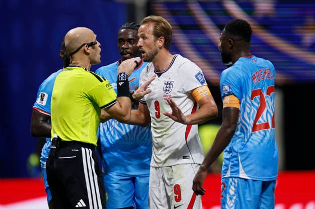 England v Congo DR: Round Of 32 - FIFA World Cup, WM, Weltmeisterschaft, Fussball 2026 Harry Kane of England complains to referee Adham Makhadmeh during the FIFA World Cup 2026 Round Of 32 match between England and Congo DR at Atlanta Stadium on July 1, 2026 in Atlanta, United States. Atlanta Atlanta Stadium GA United States Copyright: xAllstarxPicturexLibraryxLtdx