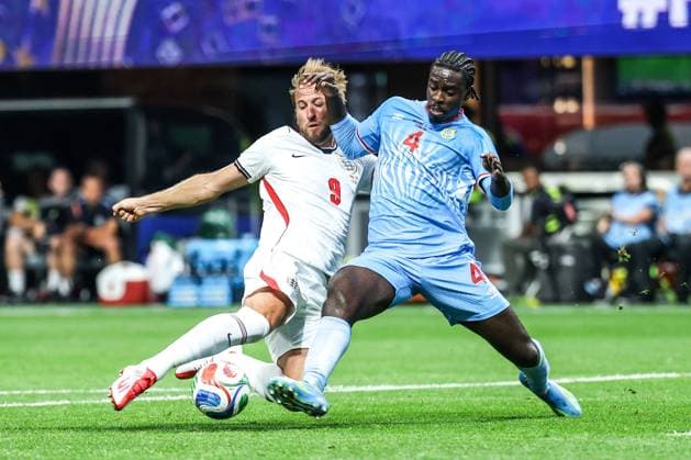 RECORD DATE NOT STATED FIFA World Cup, WM, Weltmeisterschaft, Fussball 2026 - Round of 32 - England v DR Congo Harry Kane player of England and Alex Tuanzebe player of DR Congo during the FIFA World Cup 2026 Round of 32 match between England and DR Congo, at Atlanta Stadium, in Atlanta, United States, on Wednesday, July 01, 2026.(Foto: Vanessa Carvalho Brazil Photo Press IMAGO) Sports Copyright: xVanessaxCarvalhox