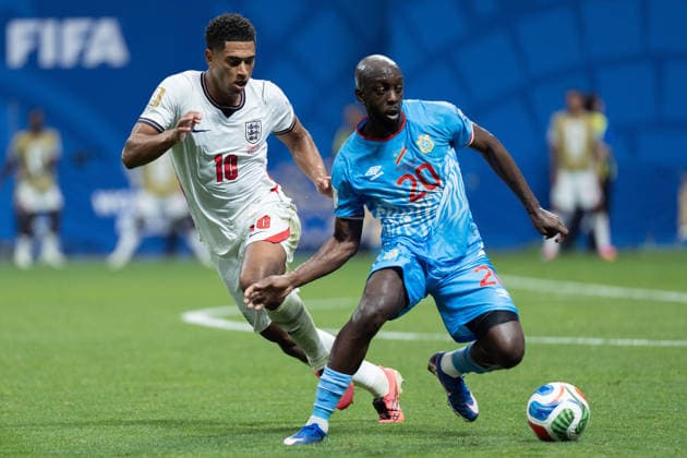 Yoane Wissa of Congo DR (R) runs with the ball under pressure from Jude Bellingham of England (L) during a FIFA Men’s World Cup 2026 round of 32 football match between England and Congo DR at Atlanta Stadium, in Atlanta July 01th 2026 (Photo by Richard Callis SPP)  Copyright: xRichardxCallis SPPx Sportspressphoto_SPR181803