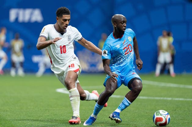 Yoane Wissa of Congo DR (R) runs with the ball under pressure from Jude Bellingham of England (L) during a FIFA Men’s World Cup 2026 round of 32 football match between England and Congo DR at Atlanta Stadium, in Atlanta July 01th 2026 (Photo by Richard Callis SPP)  Copyright: xRichardxCallis SPPx Sportspressphoto_SPR181805