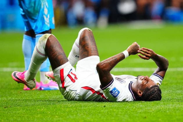England v DR Congo - FIFA World Cup, WM, Weltmeisterschaft, Fussball 2026 - Round of 32 ATLANTA, USA - JULY 1: Marcus Rashford (11) of England lies on the ground after injury during 2026 FIFA World Cup Round of 32 match between England and DR Congo at Mercedes-Benz Stadium (Atlanta Stadium) in Atlanta, Georgia, United States on July 1, 2026. Evrim Aydin Anadolu Georgia United States. Editorial use only. Please get in touch for any other usage.  Copyright: x2026xAnadoluxEvrimxAydinx