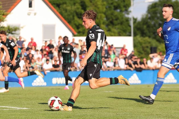 01.07.2026, xtgx, Fussball Testspiel, TSV Pattensen - Hannover 96 emspor, v.l. Tom Hobrecht (Hannover) (DFL DFB REGULATIONS PROHIBIT ANY USE OF PHOTOGRAPHS as IMAGE SEQUENCES and or QUASI-VIDEO) Pattensen *** July 1, 2026, xtgx, soccer exhibition match, TSV Pattensen vs. Hannover 96, from left: Tom Hobrecht, Hannover. DFL and DFB regulations prohibit any use of photographs as image sequences and or quasi-video. Pattensen