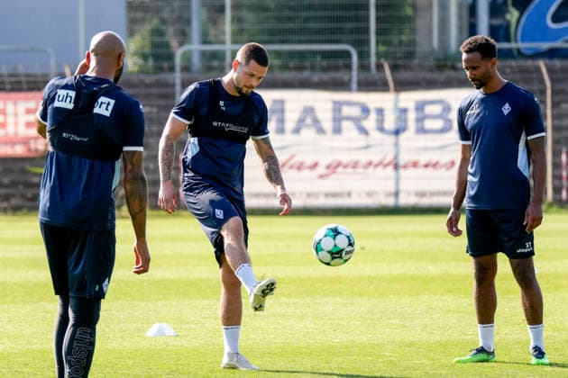 v.li.: Terrence Boyd (SV Waldhof, 13), Julian Ulbricht (SV Waldhof, 10, Neuzugang) am Ball, Noah Sarenren Bazee (SV Waldhof, 37, Neuzugang), Spieler vom SV Waldhof Mannheim, Aktion, Action, Spielszene, 01.07.2026, Mannheim (Deutschland), Fussball, 3. Liga, Trainingsstart SV Waldhof Mannheim, DFB DFL REGULATIONS PROHIBIT ANY USE OF PHOTOGRAPHS AS IMAGE SEQUENCES AND OR QUASI-VIDEO. *** From left: Terrence Boyd, SV Waldhof, 13; Julian Ulbricht, SV Waldhof, 10; new signing with the ball; Noah Sarenren Bazee, SV Waldhof, 37; new signing; SV Waldhof Mannheim player; action; game scene; July 1, 2026, Mannheim, Germany, soccer, 3rd Division, start of training for SV Waldhof Mannheim, DFB and DFL regulations prohibit any use of photographs as image sequences and or quasi-video xozx