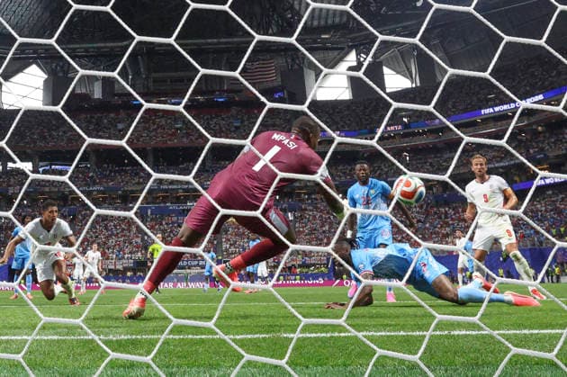 (260702) -- ATLANTA, July 2, 2026 -- Lionel Mpasi (front), goalkeeper of the Democratic Republic of the Congo (DRC) makes a save during the round of 32 match between England and the Democratic Republic of the Congo (DRC) at the 2026 FIFA World Cup, WM, Weltmeisterschaft, Fussball at Atlanta Stadium in Atlanta, the United States, July 1, 2026. ) (SP)U.S.-ATLANTA-FOOTBALL-FIFA WORLD CUP-ROUND OF 32-ENG VS COD XuxZijian 