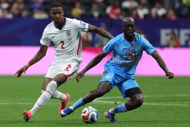 FIFA World Cup, WM, Weltmeisterschaft, Fussball 2026 - Round of 32 - England vs DR Congo Yoane Wissa of DR Congo in action against Ezri Konsa (L) of England during the FIFA World Cup 2026 Round of 32 match England against Democratic Republic of Congo, in Atlanta, USA, 01 July 2026 ATLANTA United States  Copyright: xCRISTOBALxHERRERA-ULASHKEVICHx