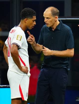 Thomas Tuchel, coach of England gives instructions to Jude Bellingham during the hydration break England v DR Congo, 2026 FIFA World Cup, WM, Weltmeisterschaft, Fussball Group of 32, Football, Atlanta Stadium, Atlanta, Georgia, USA - 01 Jul 2026Atlanta Mercedes-Benz Stadium Georgia (GA) United States of America  Copyright: xJavierxGarcia Shutterstockx 16970375dn