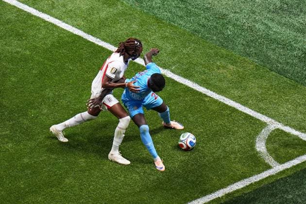 Djed Spence of England battles England v DR Congo, 2026 FIFA World Cup, WM, Weltmeisterschaft, Fussball Group of 32, Football, Atlanta Stadium, Atlanta, Georgia, USA - 01 Jul 2026Atlanta Mercedes-Benz Stadium Georgia (GA) United States of America  Copyright: xIsmaelxAdnan Shutterstockx 16970376bb