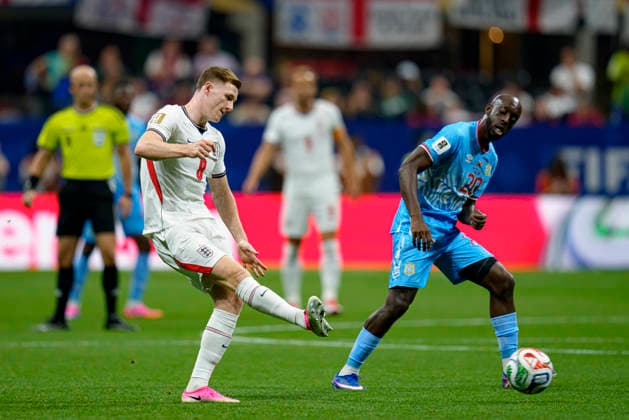 Elliot Anderson and Yoane Wissa seen during FIFA World Cup, WM, Weltmeisterschaft, Fussball 2026 Round of 32 game between national teams of England and DR Congo (Edmung Wong Ball Raw Images) Houston Houston Stadium USA Copyright: xEdmundxWongx edmungwong_england_drcongo_2526-12