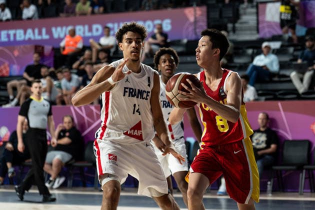 France v China - Round of 16 - FIBA U17, U 17 Basketball World Cup 2026 Yuchen Zhang of China competes with Nathan Soliman of France during the FIBA U17 Basketball World Cup Round of 16 game between France and China at BDC Main Venue in Istanbul, Turkey, on July 1, 2026. Istanbul Istanbul Turkey  Copyright: xYagizxGurtugx originalFilename:gurtug-francevc260701_npEeH.jpg