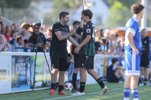 01.07.2026, xtgx, Fussball Testspiel, TSV Pattensen - Hannover 96 emspor, v.l. Kevin Ahlberg (Hannover) Auswechslung, Wechsel (DFL DFB REGULATIONS PROHIBIT ANY USE OF PHOTOGRAPHS as IMAGE SEQUENCES and or QUASI-VIDEO) Pattensen *** July 1, 2026, xtgx, soccer exhibition match, TSV Pattensen vs. Hannover 96, from left: Kevin Ahlberg (Hannover) substitution, substitution. DFL and DFB regulations prohibit any use of photographs as image sequences and or quasi-video. Pattensen