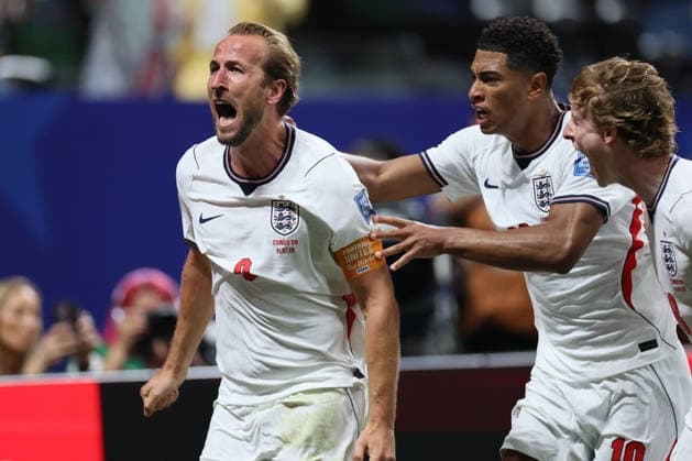 Sport Bilder des Tages England v Congo DR: Round Of 32 - FIFA World Cup, WM, Weltmeisterschaft, Fussball 2026 Harry Kane, Jude Bellingham and Anthony Gordon of England celebrate equalizing goal during the FIFA World Cup 2026 Round Of 32 match between England and Congo DR at Atlanta Stadium on July 1, 2026 in Atlanta, United States. Atlanta Atlanta Stadium GA United States Copyright: xAllstarxPicturexLibraryxLtdx