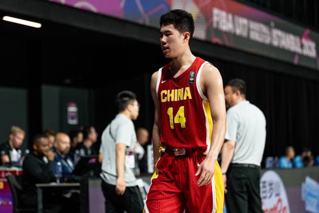 France v China - Round of 16 - FIBA U17, U 17 Basketball World Cup 2026 Ziyi Zhang of China looks on during the FIBA U17 Basketball World Cup Round of 16 game between France and China at BDC Main Venue in Istanbul, Turkey, on July 1, 2026. Istanbul Istanbul Turkey  Copyright: xYagizxGurtugx originalFilename:gurtug-francevc260701_npngp.jpg