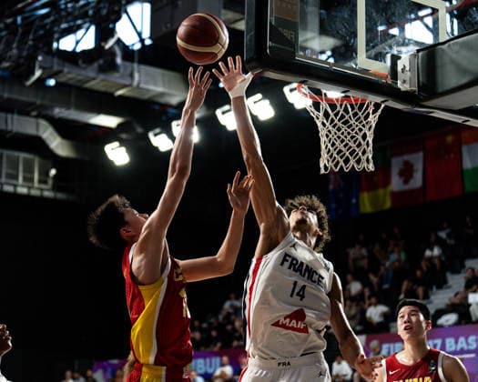 France v China - Round of 16 - FIBA U17, U 17 Basketball World Cup 2026 Nathan Soliman of France blocks the ball from Xuanyu Liu of China during the FIBA U17 Basketball World Cup Round of 16 game between France and China at BDC Main Venue in Istanbul, Turkey, on July 1, 2026. Istanbul Istanbul Turkey  Copyright: xYagizxGurtugx originalFilename:gurtug-francevc260701_nptDO.jpg