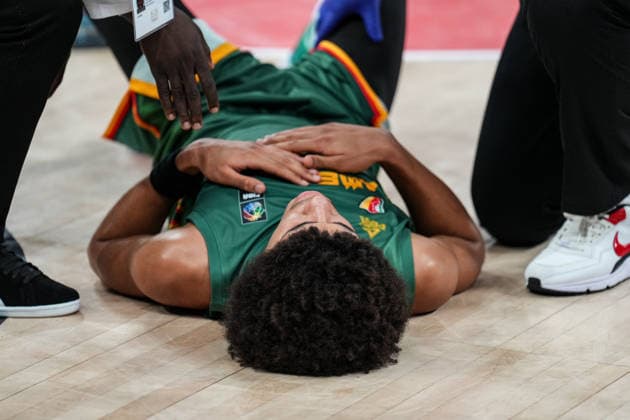 USA v Cameroon - Round of 16 - FIBA U17, U 17 Basketball World Cup 2026 Yuma Mendoua Ze of Cameroon sustains a minor injury during the FIBA U17 Basketball World Cup Round of 16 game between the United States and Cameroon at BDC Main Venue in Istanbul, Turkey, on July 1, 2026. Istanbul Istanbul Turkey  Copyright: xYagizxGurtugx originalFilename:gurtug-usavcame260701_np9yK.jpg