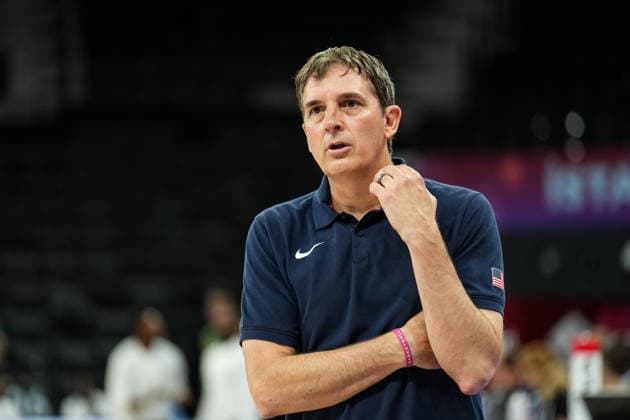 USA v Cameroon - Round of 16 - FIBA U17, U 17 Basketball World Cup 2026 Scott Fitch, coach of the United States, looks on during the FIBA U17 Basketball World Cup Round of 16 game between the United States and Cameroon at BDC Main Venue in Istanbul, Turkey, on July 1, 2026. Istanbul Istanbul Turkey  Copyright: xYagizxGurtugx originalFilename:gurtug-usavcame260701_npvzr.jpg