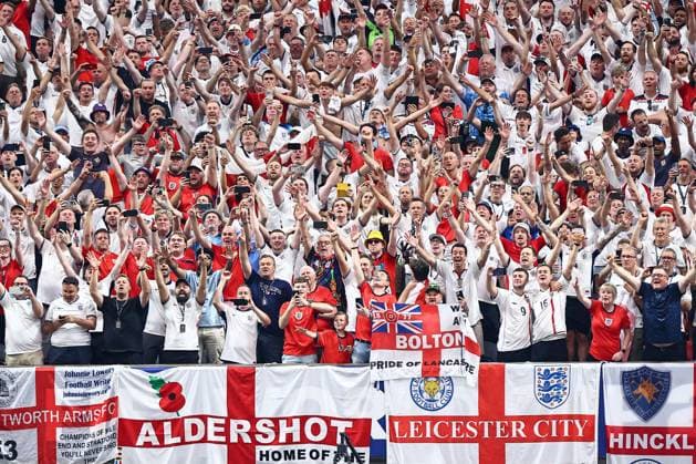 England fans celebrate at full-time England v DR Congo, 2026 FIFA World Cup, WM, Weltmeisterschaft, Fussball Group of 32, Football, Atlanta Stadium, Atlanta, Georgia, USA - 01 Jul 2026Atlanta Mercedes-Benz Stadium Georgia (GA) United States of America  Copyright: xMichaelxZemanek Shutterstockx 16970378cq
