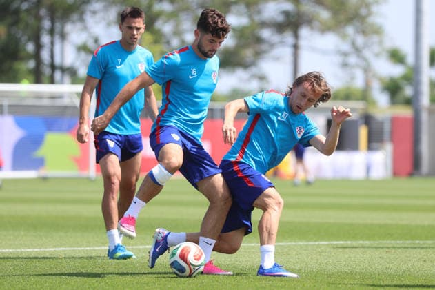 Croatia Training And press conference, PK, Pressekonferenz - FIFA World Cup, WM, Weltmeisterschaft, Fussball 2026 Martin Baturina and Luka Modric of Croatia during the training session one day ahead of the FIFA World Cup 2026 Round of 32 match between Portugal and Croatia at training ground Centennial Park on July 01, 2026 in Toronto, Ontario.  SanjinxStrukic PIXSELL