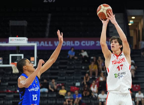 Turkiye v Venezuela - FIBA U17, U 17 Basketball World Cup ISTANBUL, TURKIYE - JULY 1: Noyan Tolan (17) of Turkiye in action against Chris Manuel Echezuria Duran (15) of Venezuela during the FIBA U17 Basketball World Cup match between Turkiye and Venezuela at Basketball Development Center in Istanbul, Turkiye, on July 1, 2026. Esra Bilgin Anadolu Istanbul Turkey. Editorial use only. Please get in touch for any other usage.  Copyright: x2026xAnadoluxEsraxBilginx