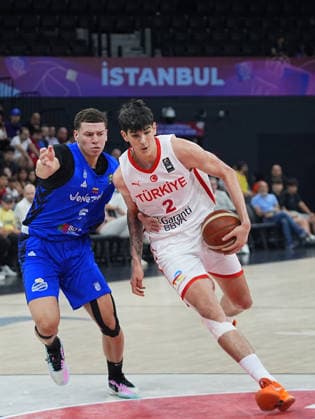 Turkiye v Venezuela - FIBA U17, U 17 Basketball World Cup ISTANBUL, TURKIYE - JULY 1: Darius Karutasu (2) of Turkiye in action against Bryan Gomez (5) of Venezuela during the FIBA U17 Basketball World Cup match between Turkiye and Venezuela at Basketball Development Center in Istanbul, Turkiye, on July 1, 2026. Esra Bilgin Anadolu Istanbul Turkey. Editorial use only. Please get in touch for any other usage.  Copyright: x2026xAnadoluxEsraxBilginx