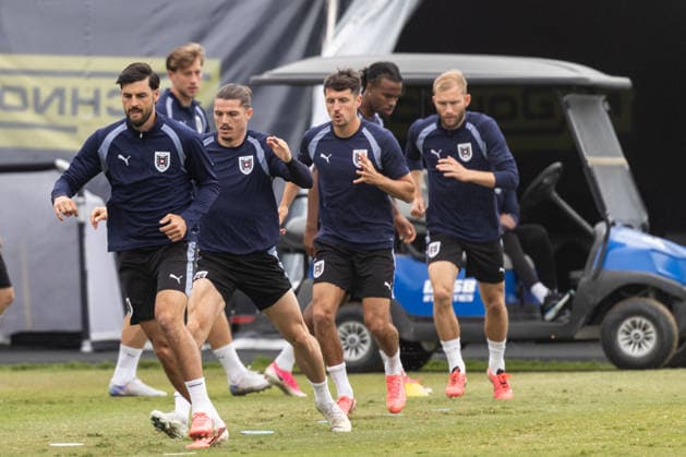 FOOTBALL - FIFA World Cup, WM, Weltmeisterschaft, Fussball 2026 SANTA BARBARA,CALIFORNIA,USA,01.JUL.26 - FOOTBALL - FIFA World Cup 2026, round of 32, Spain vs Austria, preview, training team AUT. Image shows Florian Grillitsch, Marcel Sabitzer, Alessandro Schoepf, Carney Chukwuemeka and Konrad Laimer (AUT).  GEPAxpictures xArminxRauthner